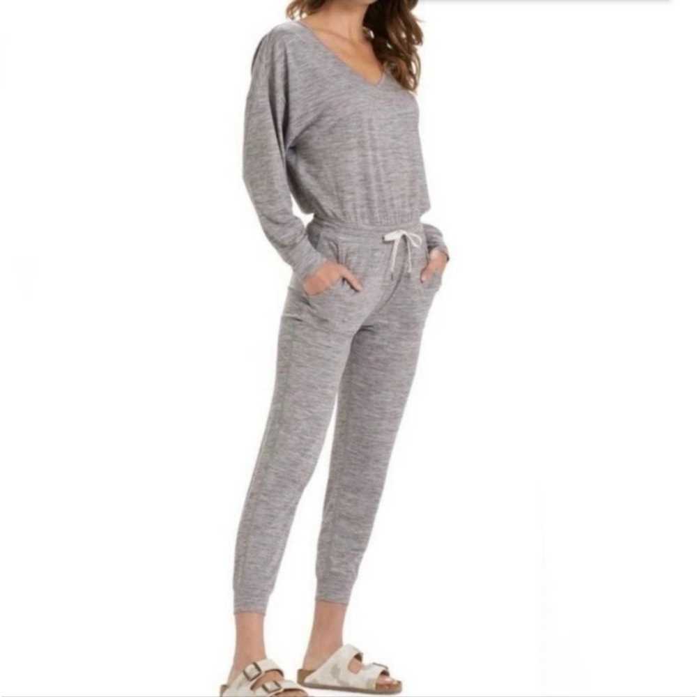 Vuori Lux Gray Long Sleeve Jumpsuit Size Large - image 10
