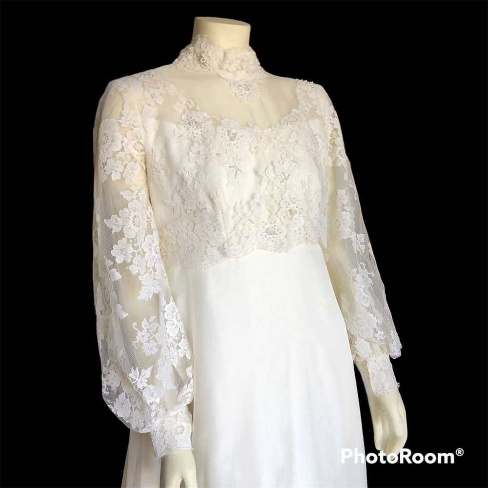 Vintage Lace Wedding dress scalloped high neck & … - image 4