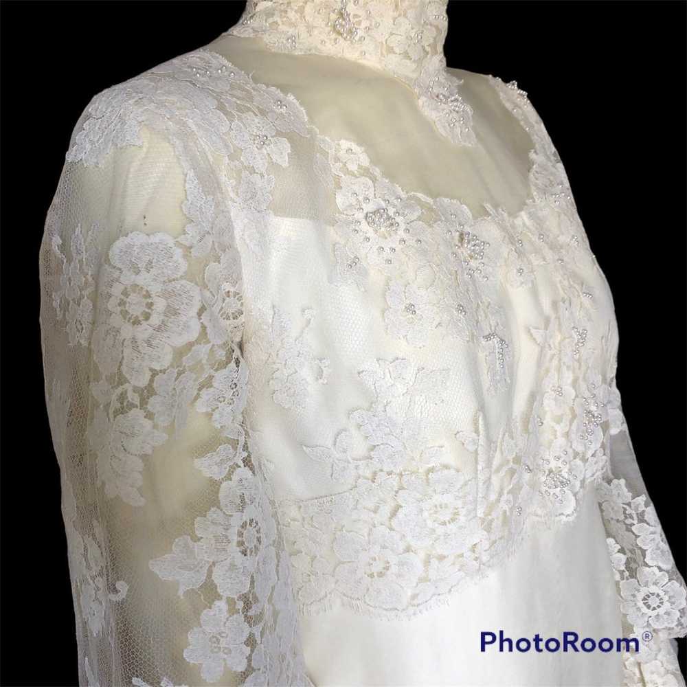 Vintage Lace Wedding dress scalloped high neck & … - image 5
