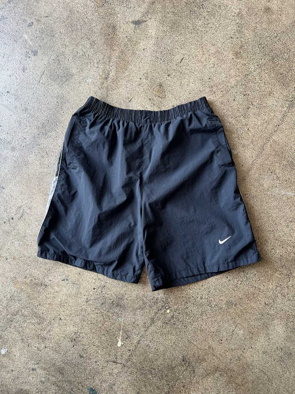1990s Nike Athletic Shorts 7" Inseam - image 2