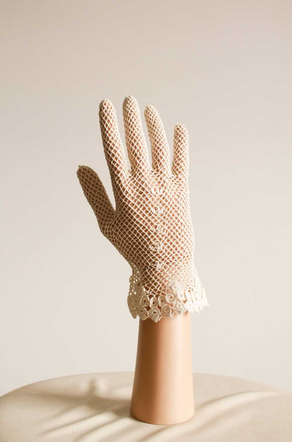 1930s Cream Crochet Knit Gloves - image 1