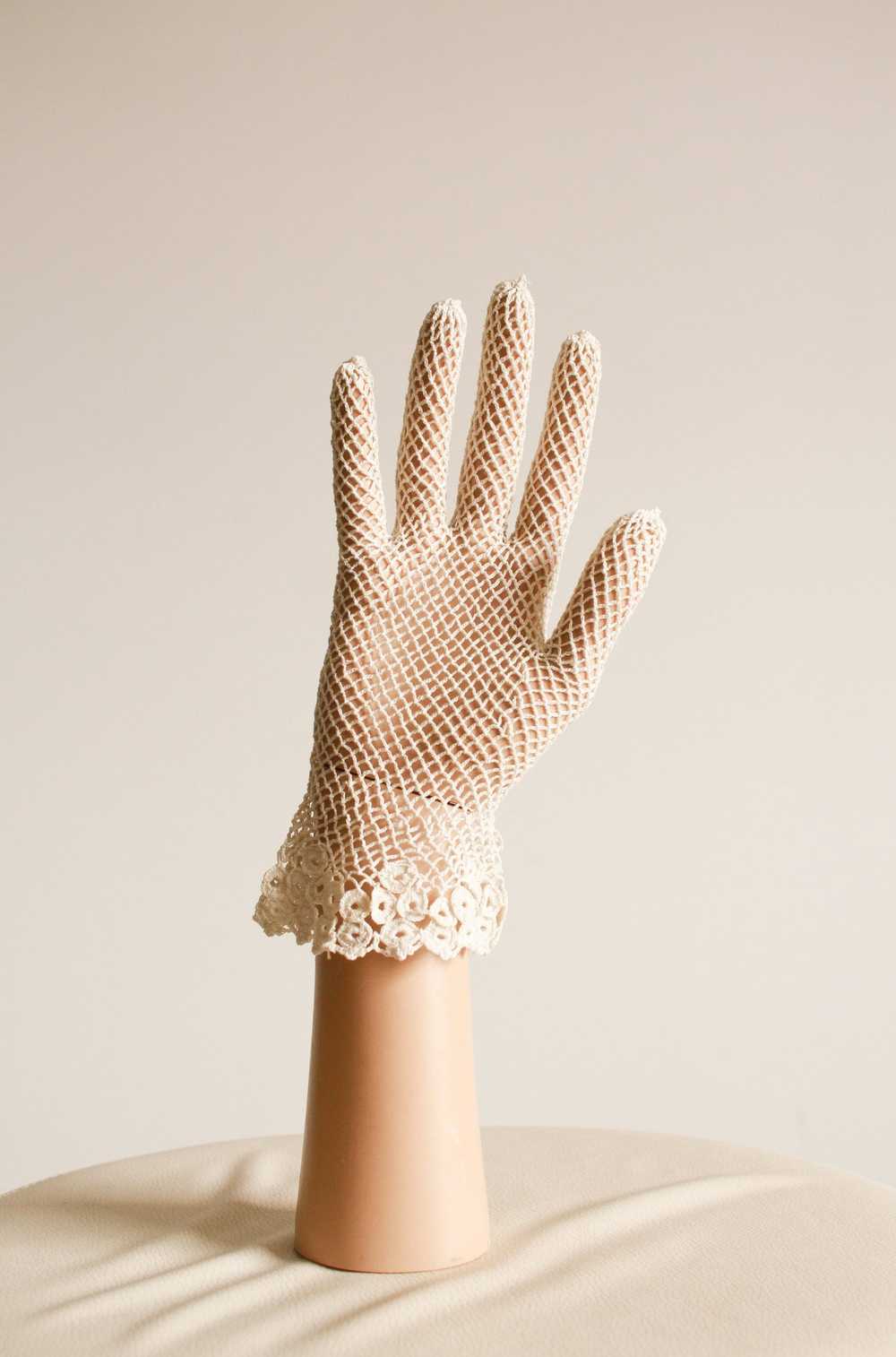 1930s Cream Crochet Knit Gloves - image 2