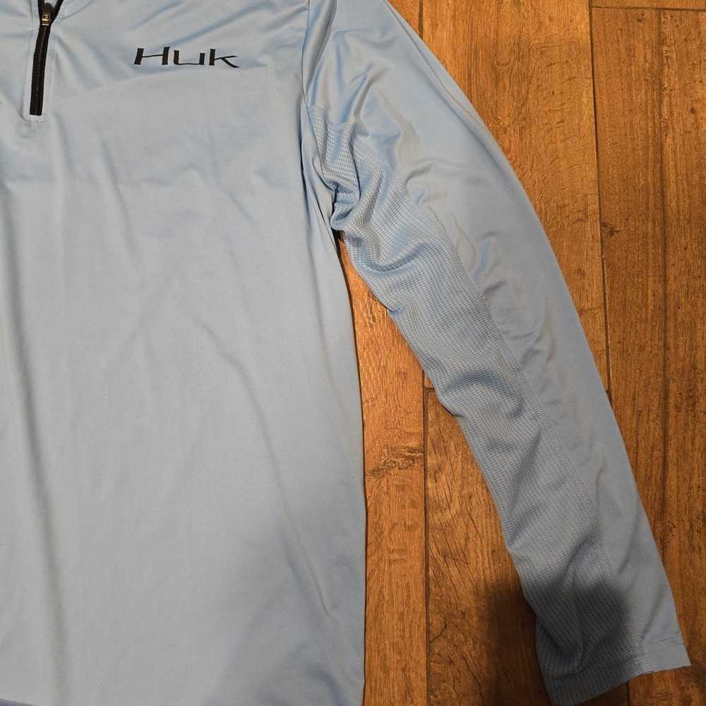 Huk fishing shirt sz L - image 2