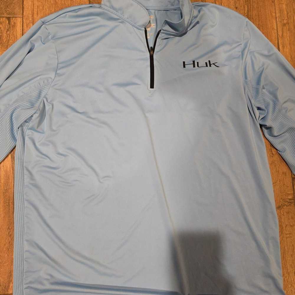 Huk fishing shirt sz L - image 3