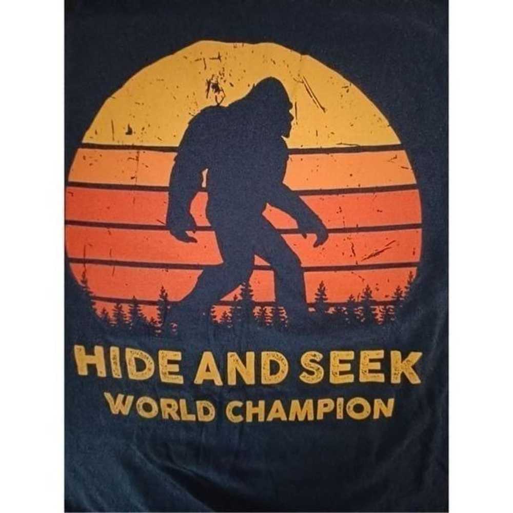 Hide and seek world champion Men's V-neck size 2XL - image 2