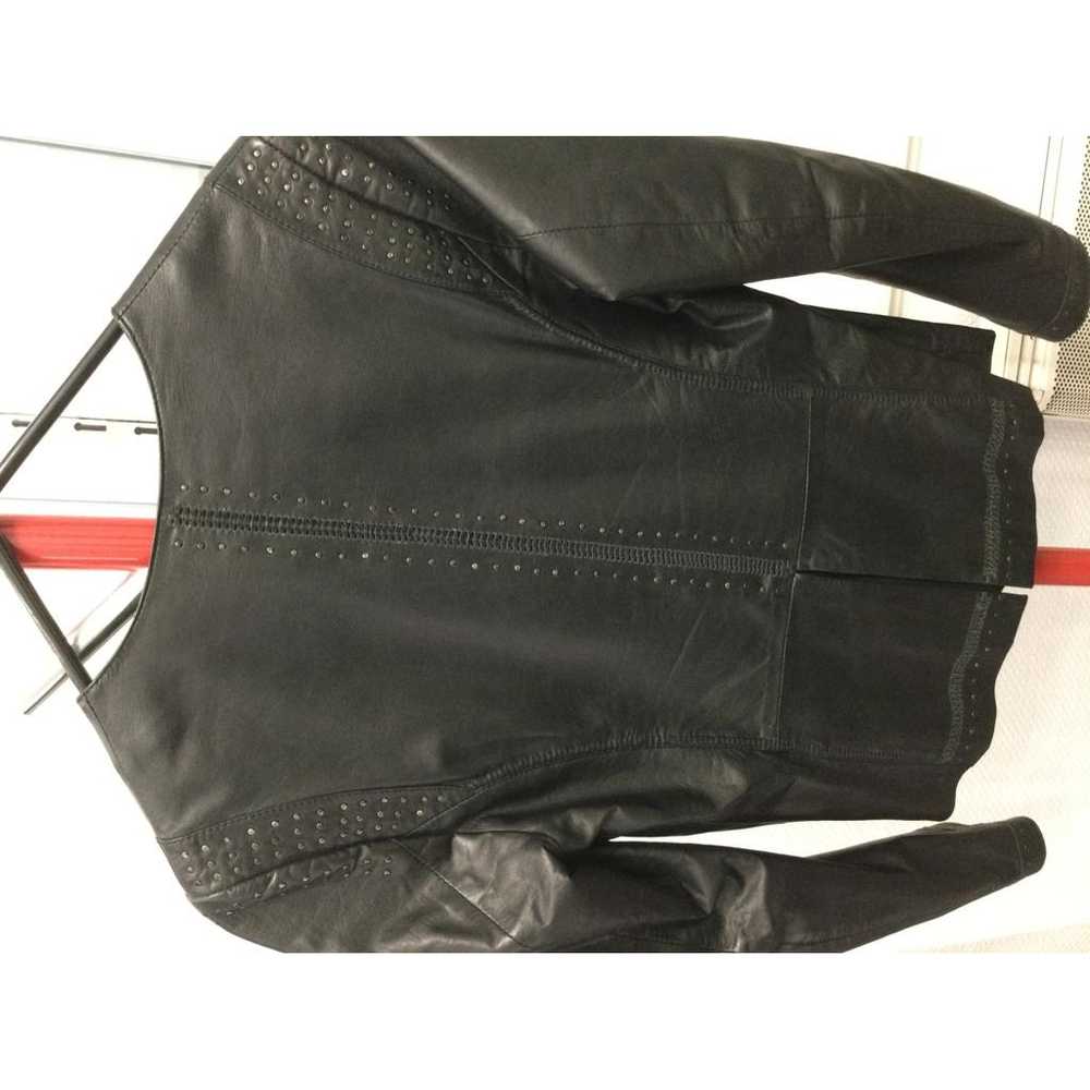 Non Signé / Unsigned Leather short vest - image 2