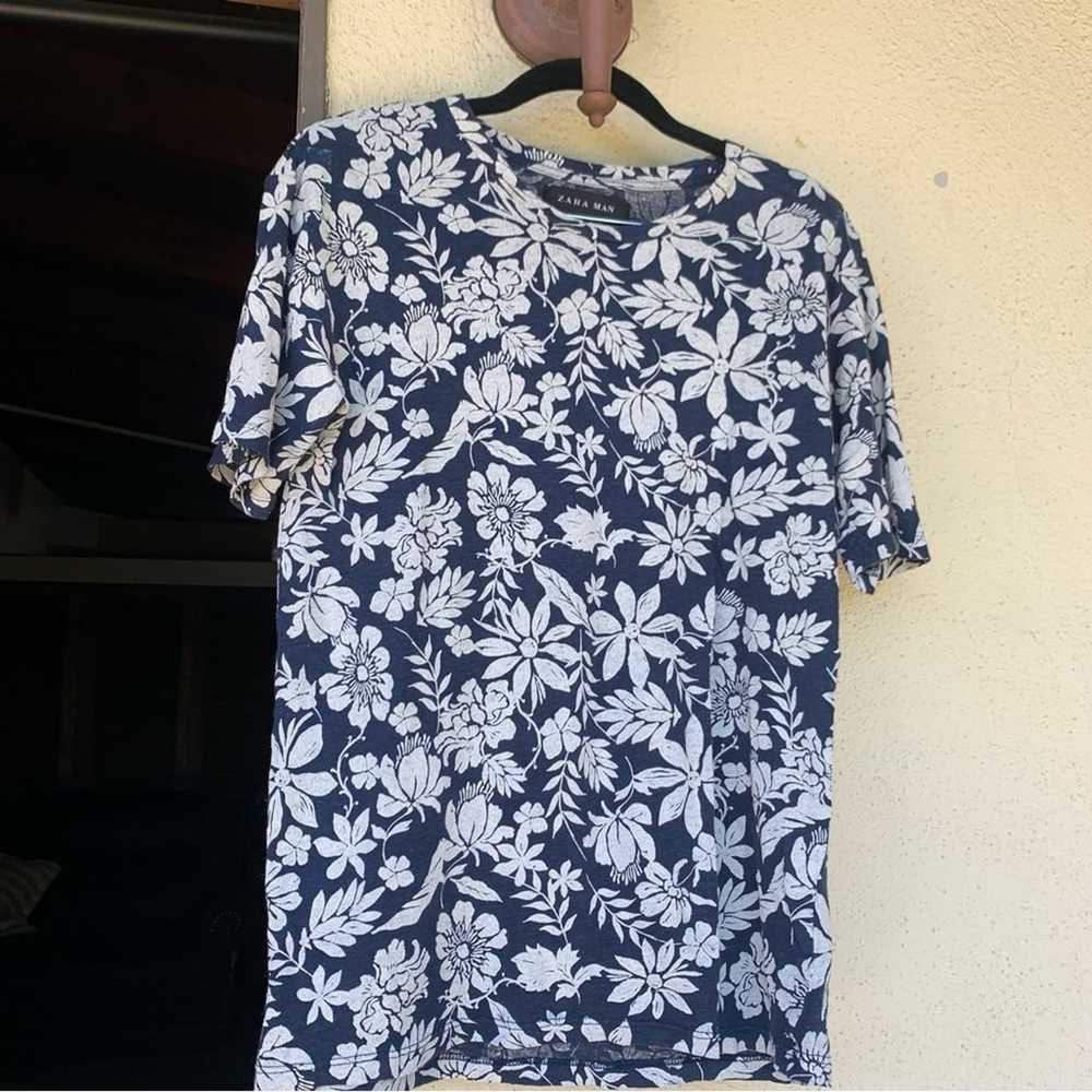 Zara Man Navy Blue Hawaiian Floral Linen TShirt S… - image 2