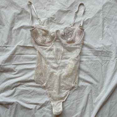 victoria’s secret white lace lingerie