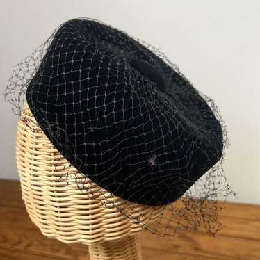 Women’s vintage 60s black velvet pillbox hat - image 1