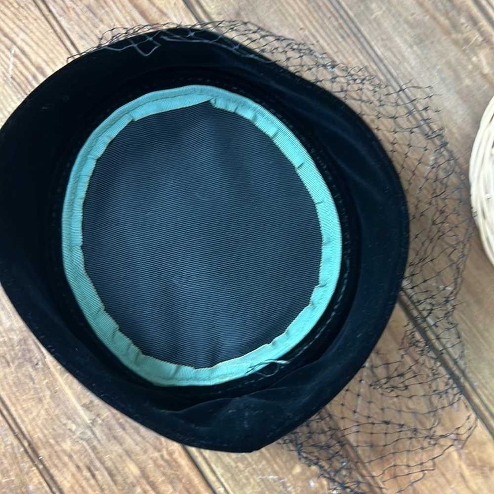 Women’s vintage 60s black velvet pillbox hat - image 4