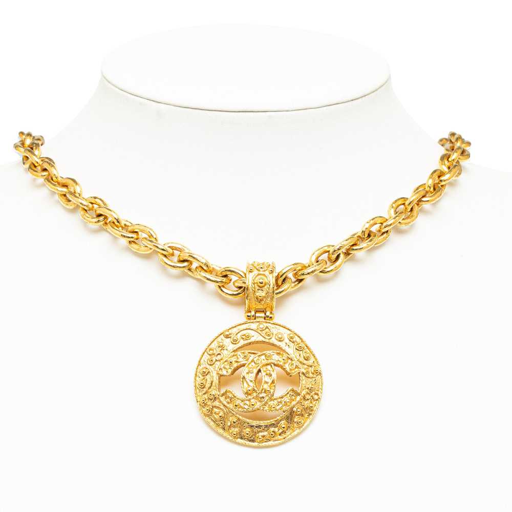 Gold Chanel CC Round Pendant Necklace - image 7