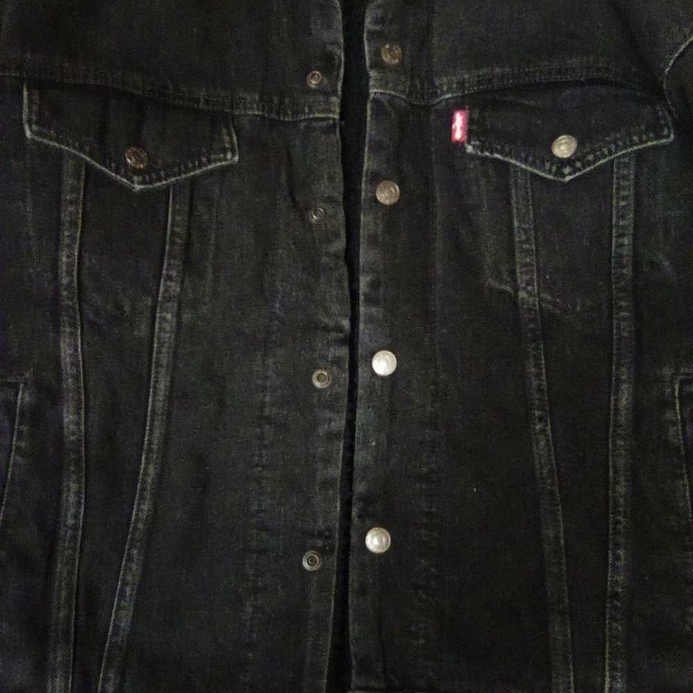 Vintage faded wash Levi's black denim jacket with… - image 2