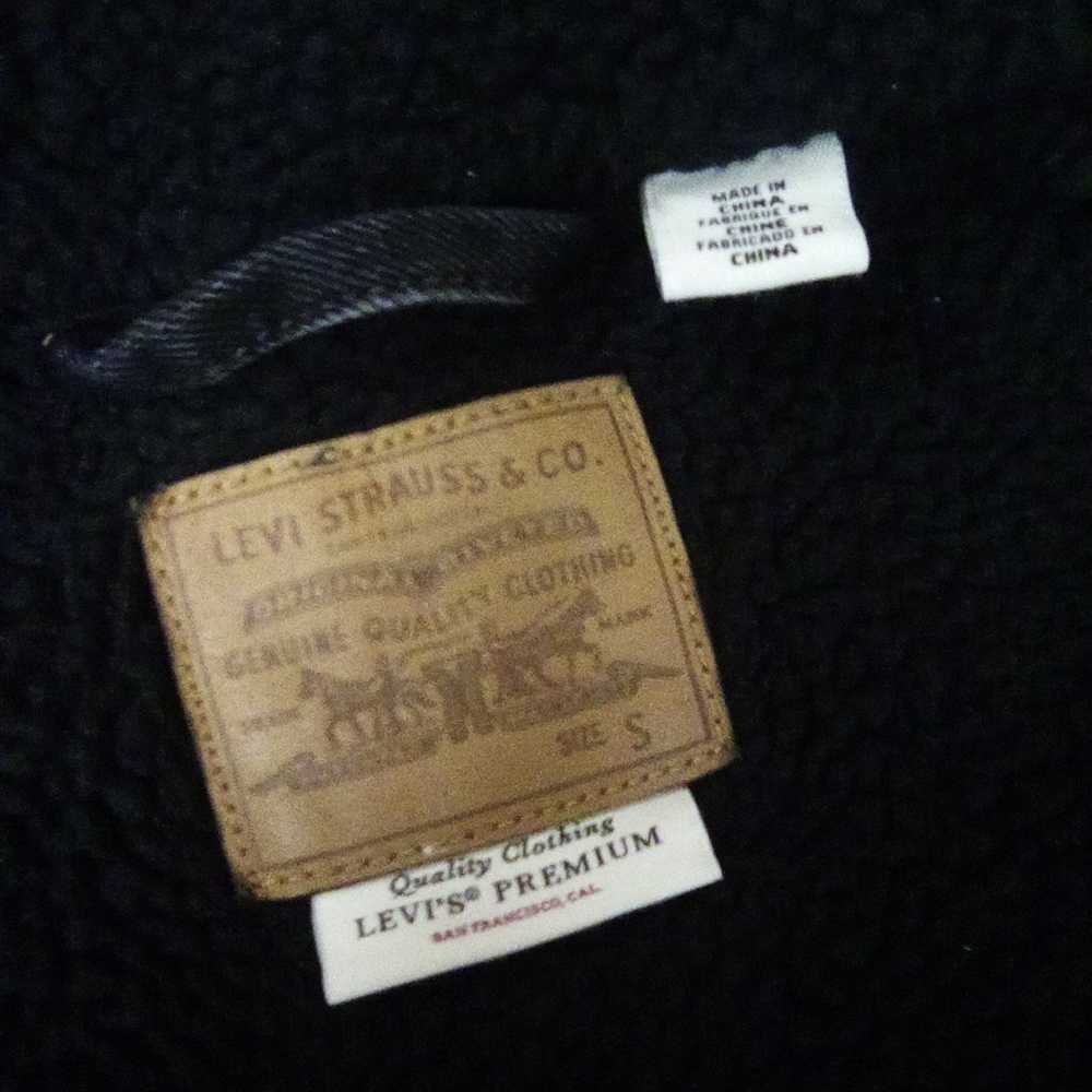 Vintage faded wash Levi's black denim jacket with… - image 4