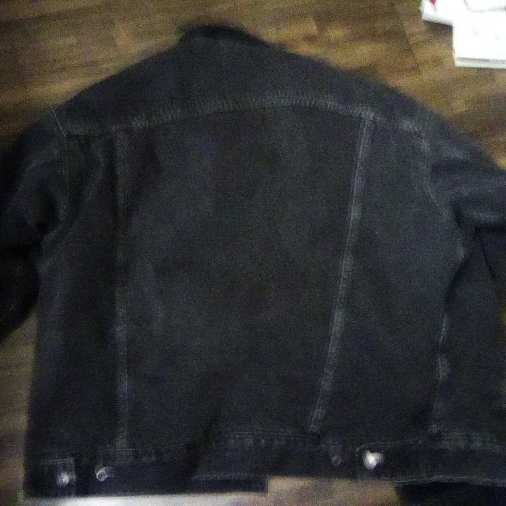 Vintage faded wash Levi's black denim jacket with… - image 5