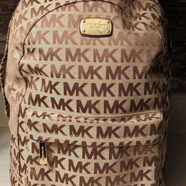 Michael Kors Stylish Backpack (L) Like New!