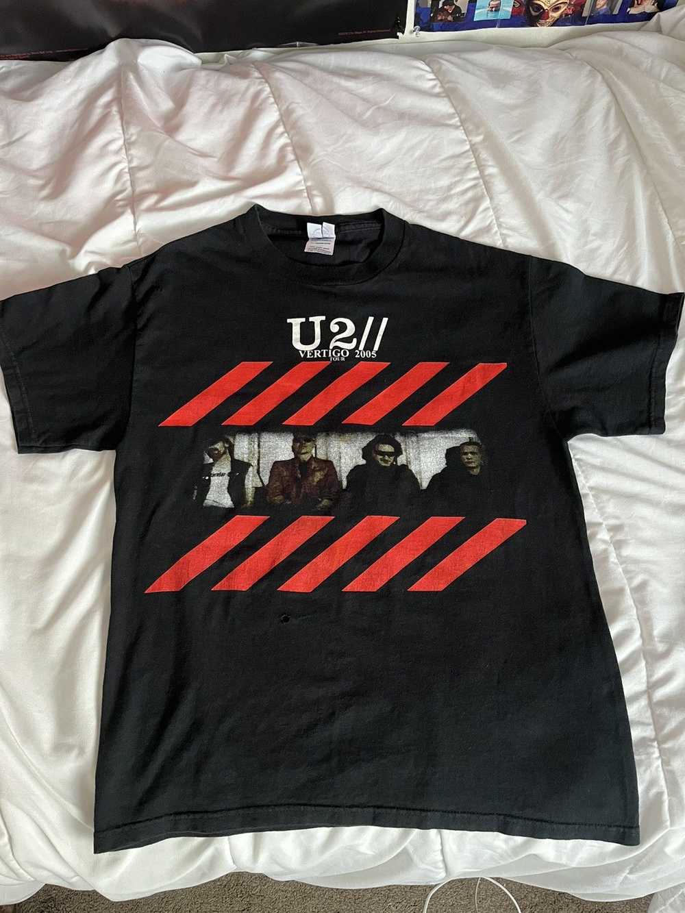 Vintage U2 Vertigo 2005 Tour Tee Size M - image 1