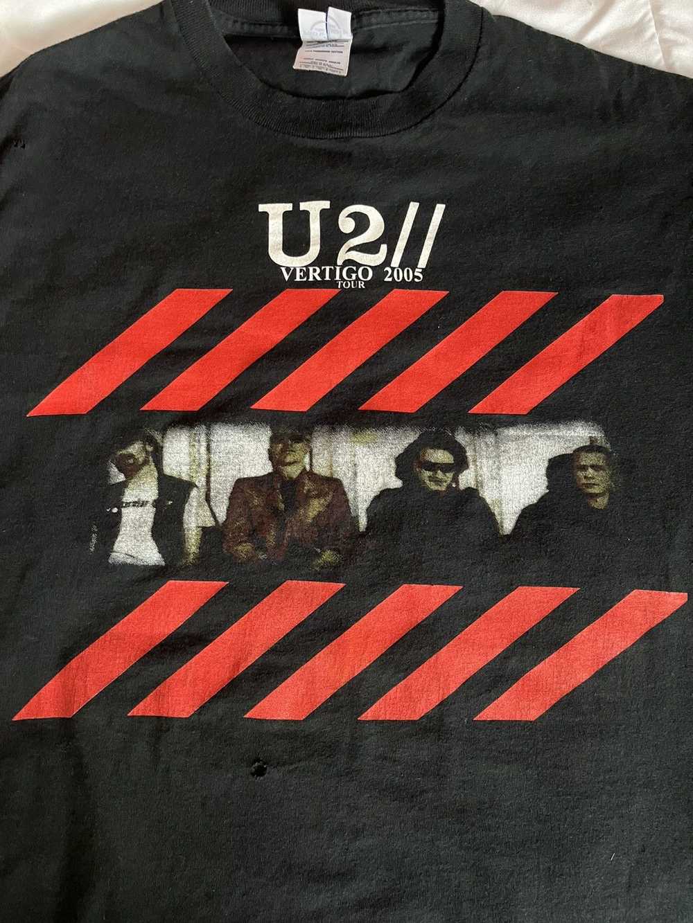 Vintage U2 Vertigo 2005 Tour Tee Size M - image 2