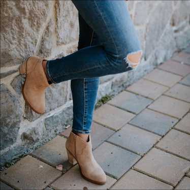 NEW Lucky Brand Tan Suede Ankle Zip Booties