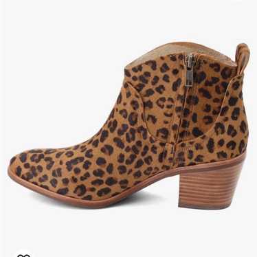 Ugg Womens Kingsburg Leopard Ankle Boot - image 1