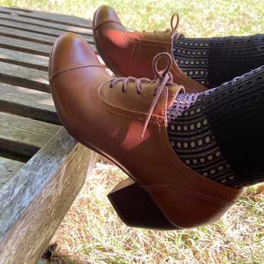 Comfortiva Oxford leather heels - image 1
