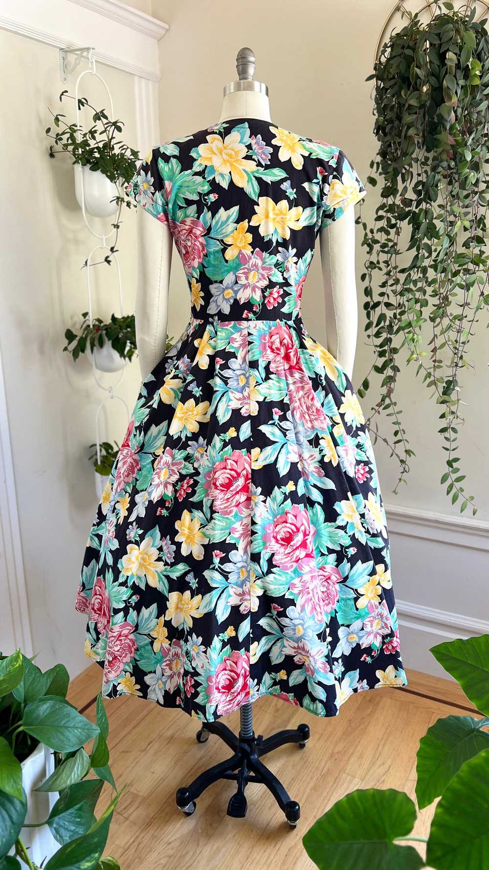 1980s KARIN STEVENS Floral Shirt Dress | medium - image 7