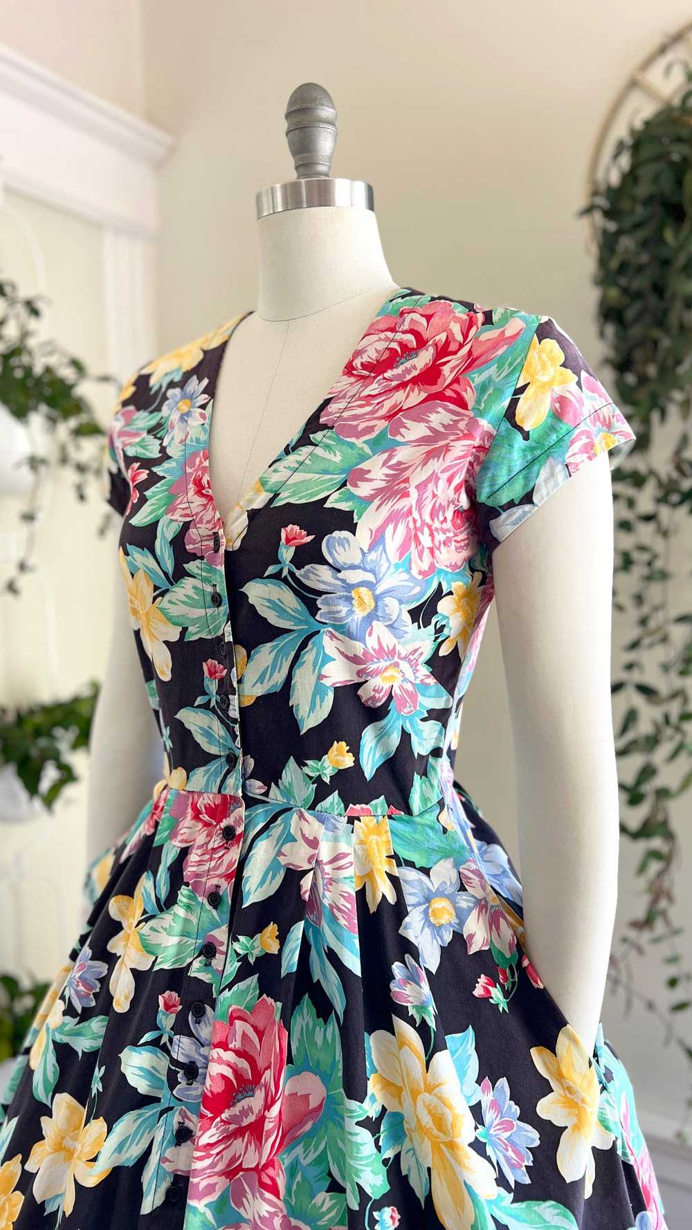 1980s KARIN STEVENS Floral Shirt Dress | medium - image 8