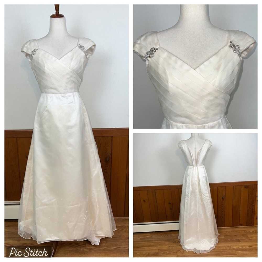 Gorgeous Vintage Custom Made Silk Wedding Gown! - image 1