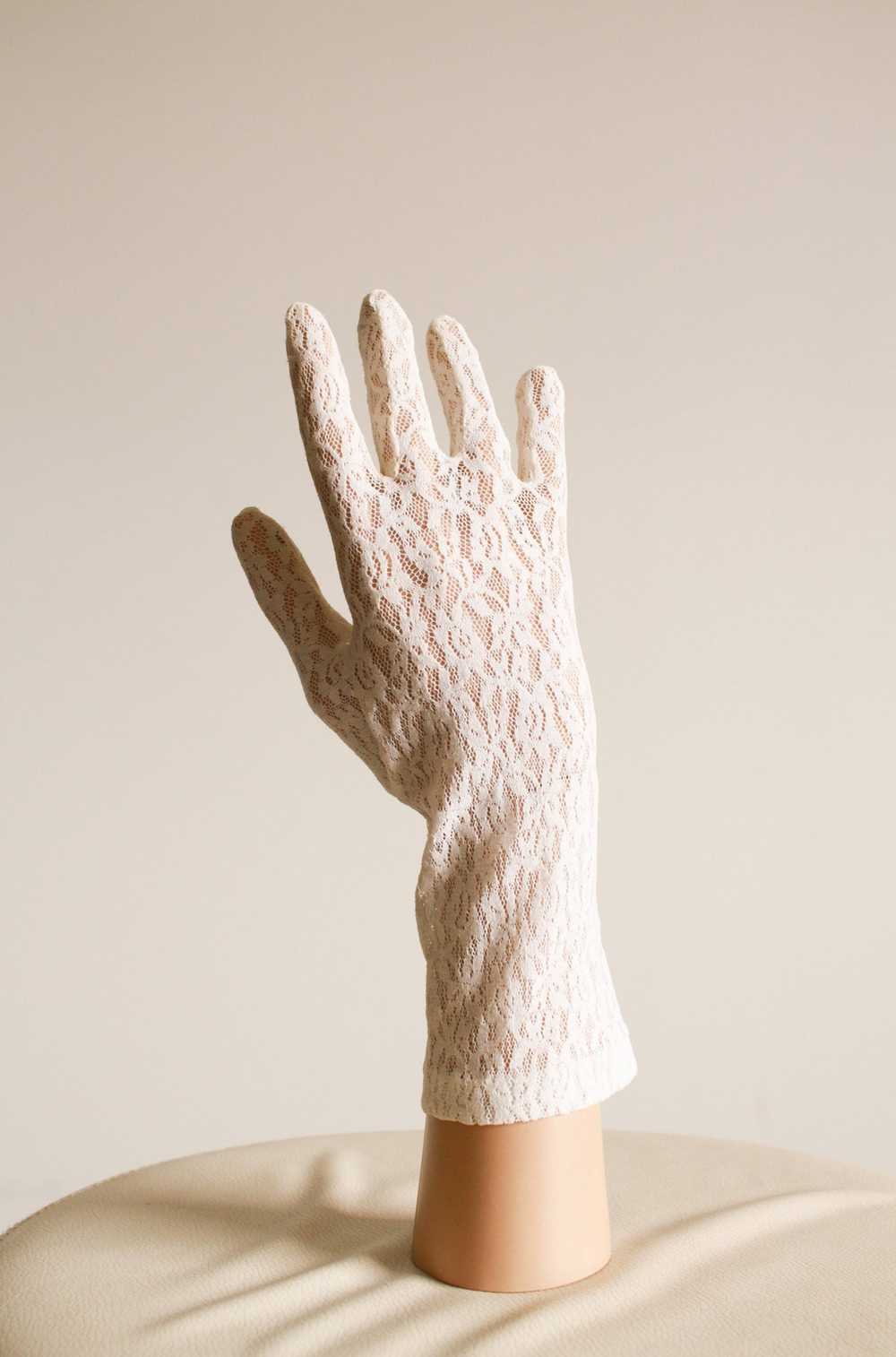 1950s White Lace Gloves - image 1