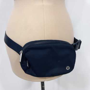 Women's LuLulemon Everywhere Belt Bag - image 1