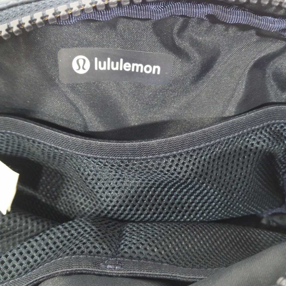 Women's LuLulemon Everywhere Belt Bag - image 3