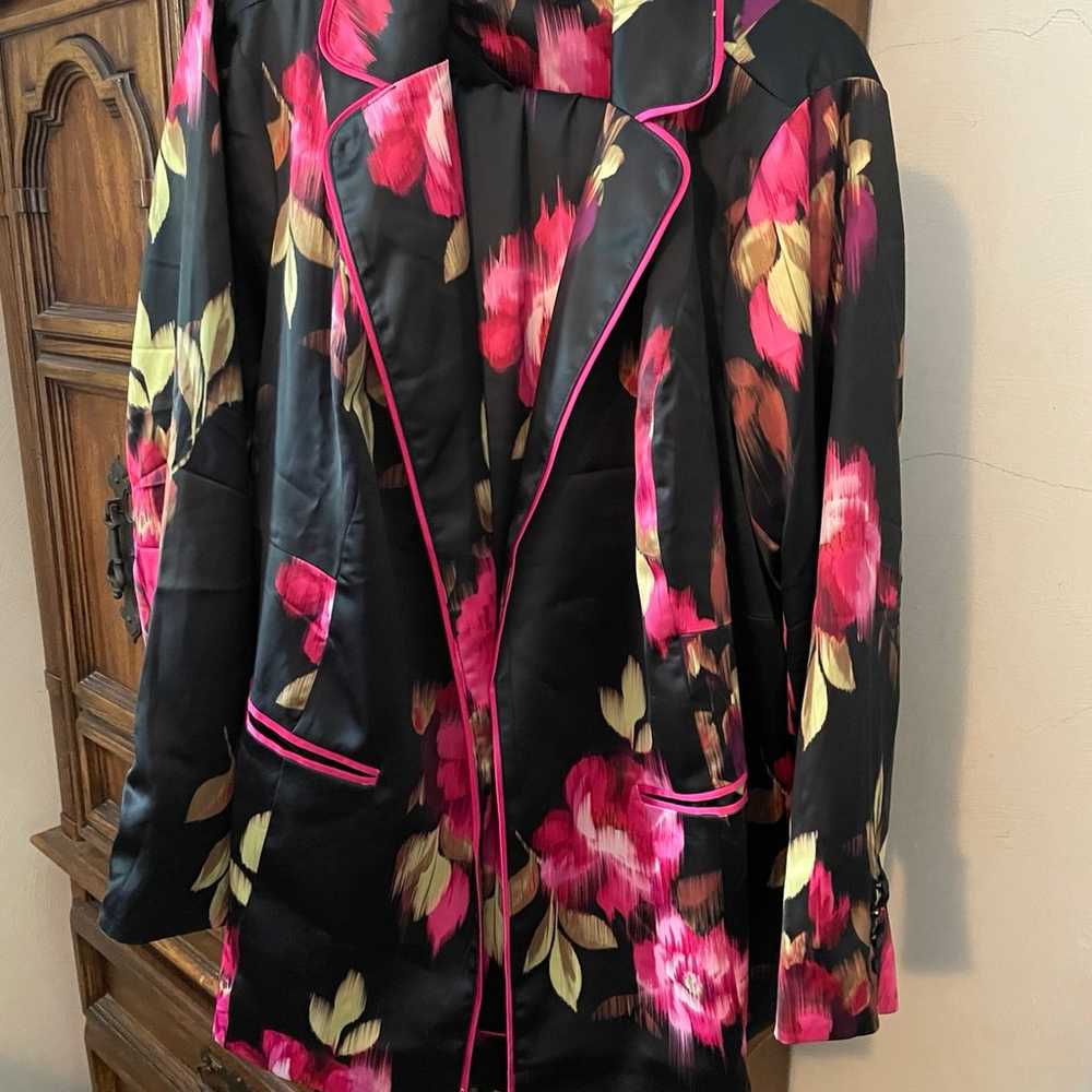 Torrid Satin Floral Relaxed Blazer And Wide Leg P… - image 2