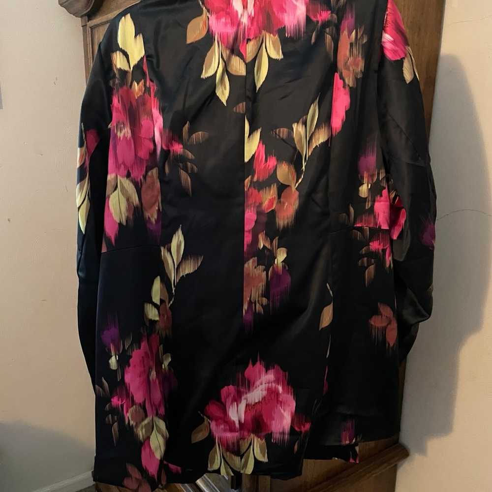 Torrid Satin Floral Relaxed Blazer And Wide Leg P… - image 6