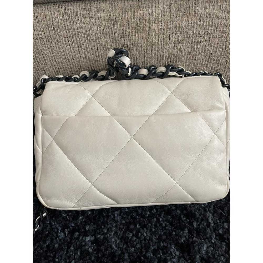 Chanel Chanel 19 leather handbag - image 3