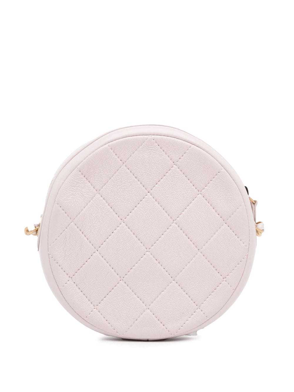 CHANEL Pre-Owned 2020 Quilted Patent Round Clutch… - image 2