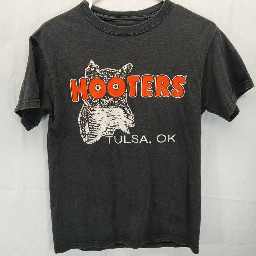 Vintage Hooters Tshirt - image 1