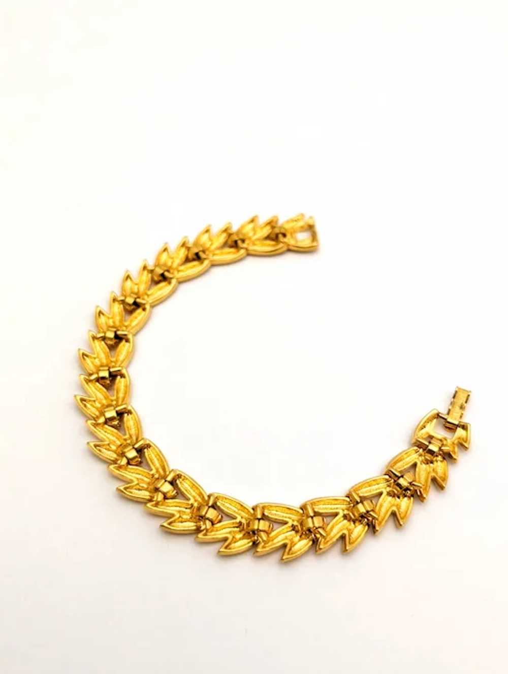 Trifari Gold Tone Leaf Link Bracelet - image 3
