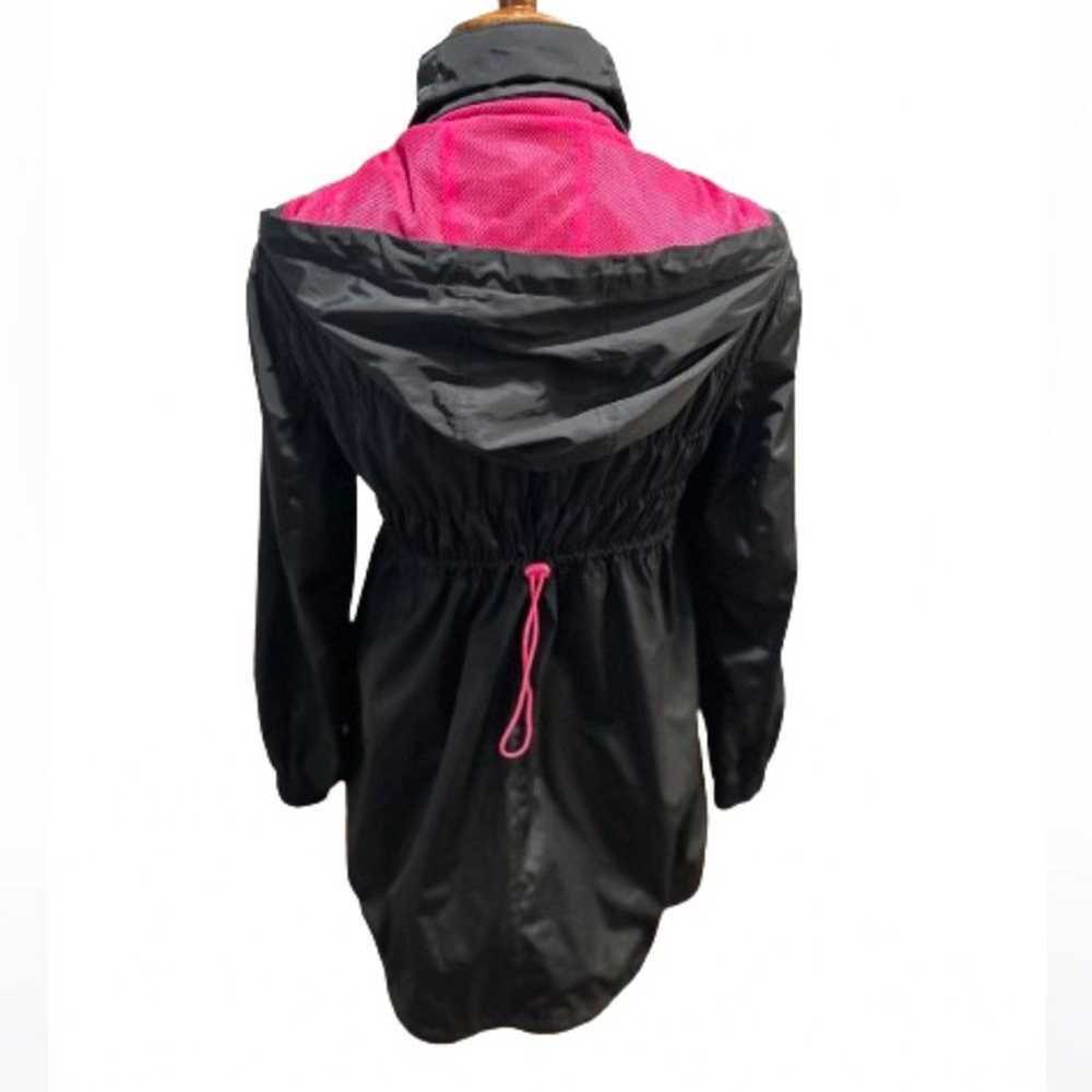 Betsey Johnson Designer Black & Hot Pink Trim Hoo… - image 5