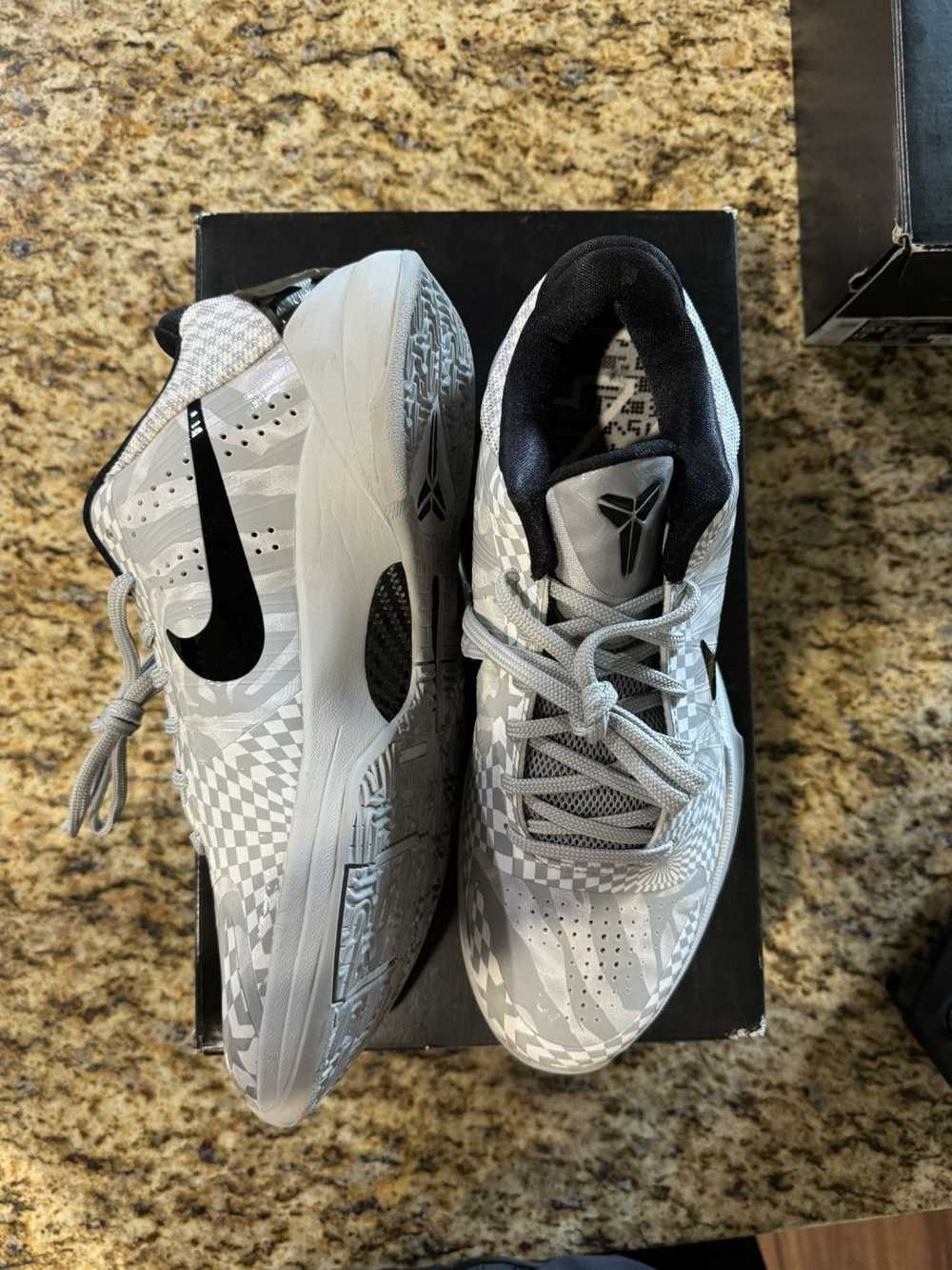 Nike Kobe 5 Zebra - image 3