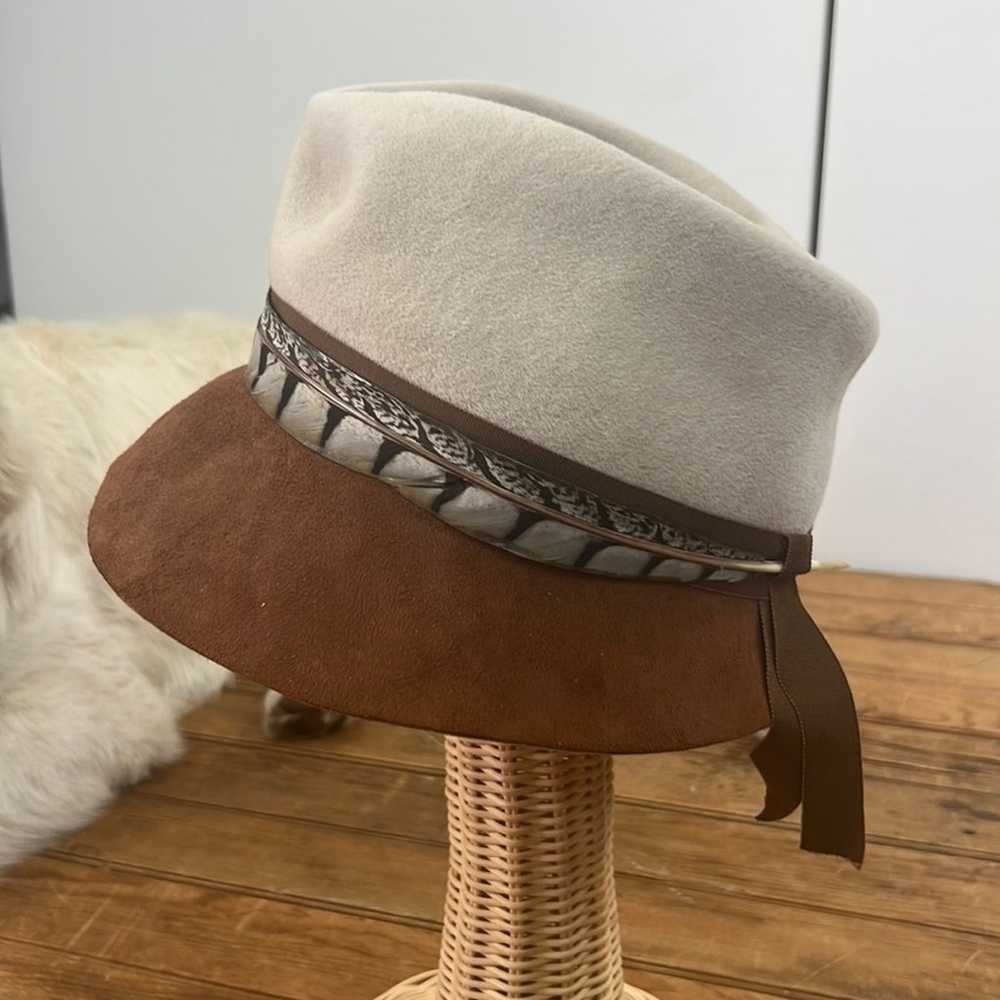 Vintage 1950s unique women’s wool hat with feather - image 1