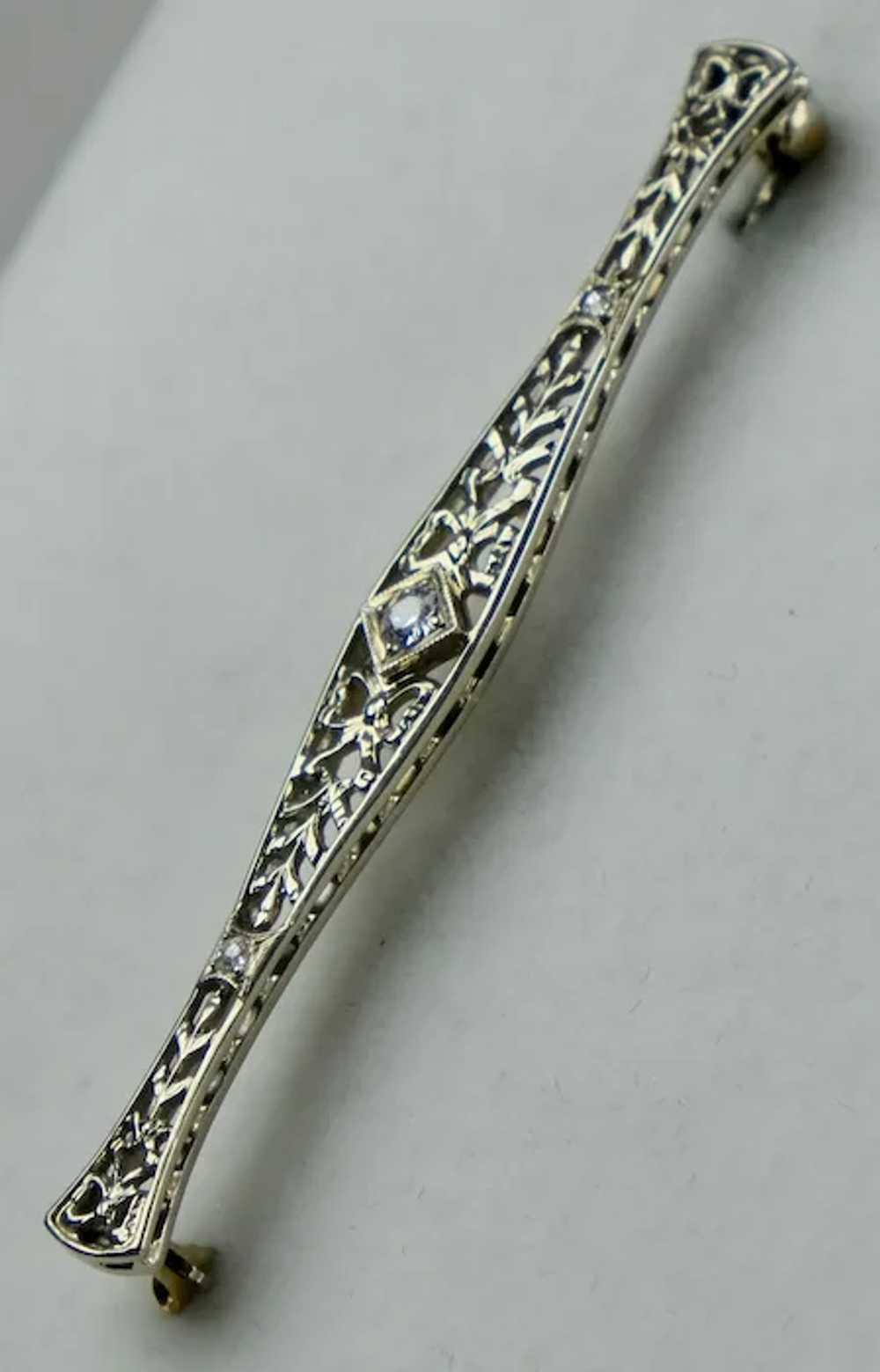 Art Deco 18K White Gold Filigree Diamond Bar Pin - image 3