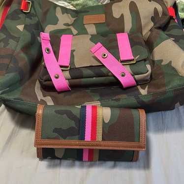 Plunder camo bag and wallet - image 1