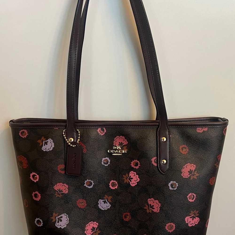 Coach City Zip Tote with primrose floral print - image 2