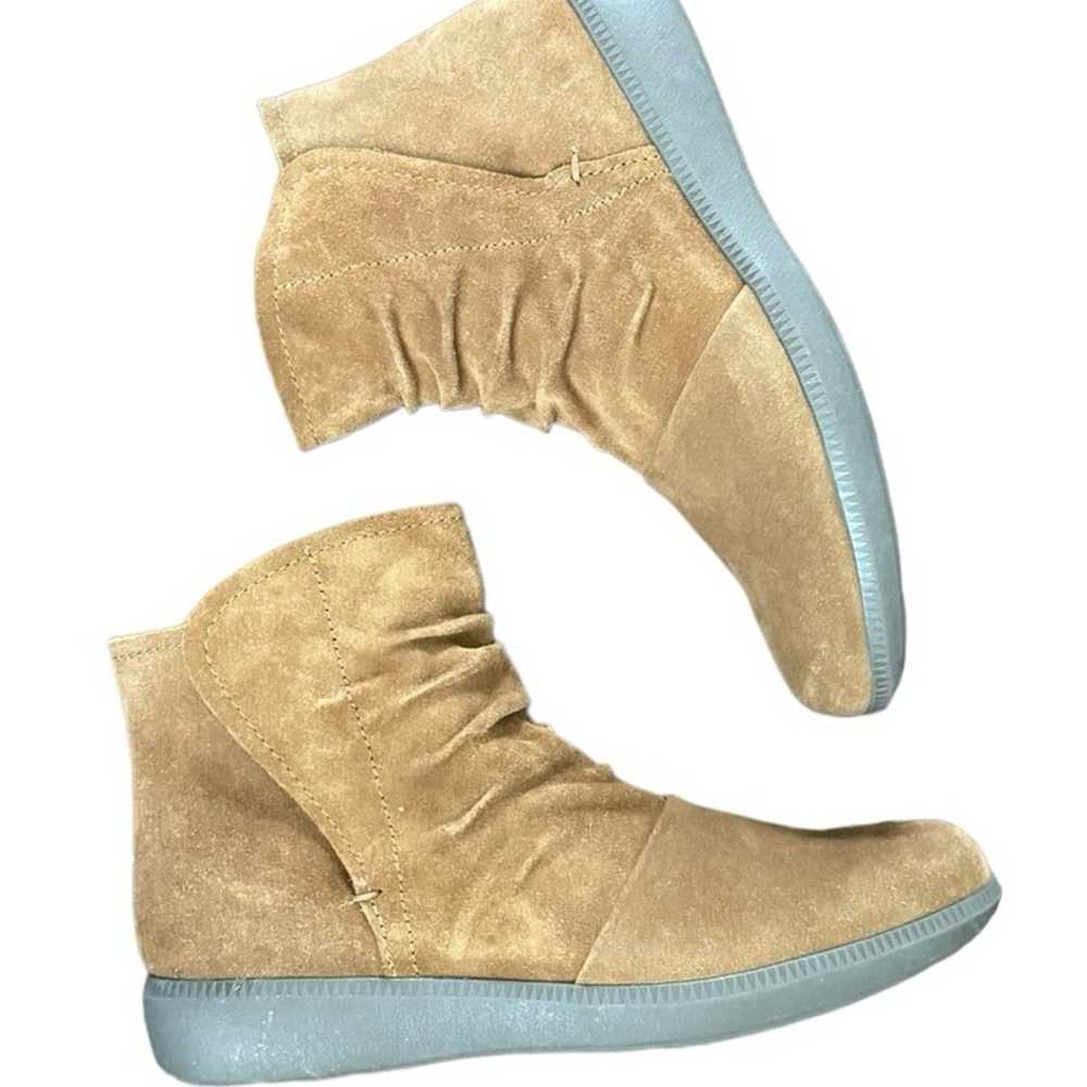 Munro Scout Water Resistant Ruched Ankle Bootie T… - image 1