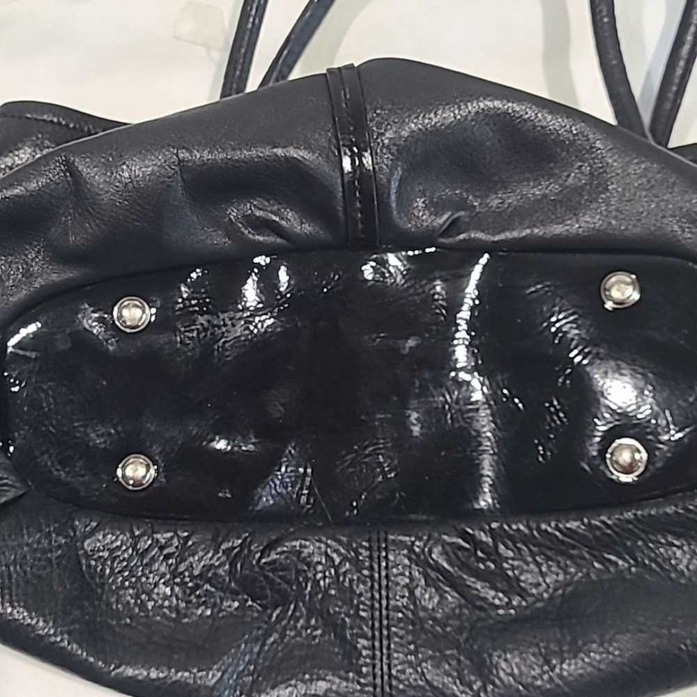 B Makowsky Pebbled leather purse - image 7