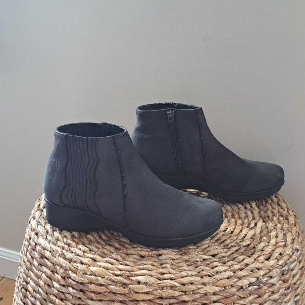 Dansko Women's Black Nubuck Suede Leather Ankle W… - image 1