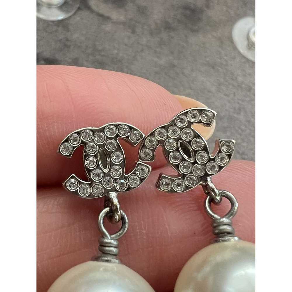Chanel Cc pearl earrings - image 10