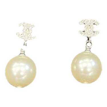 Chanel Cc pearl earrings