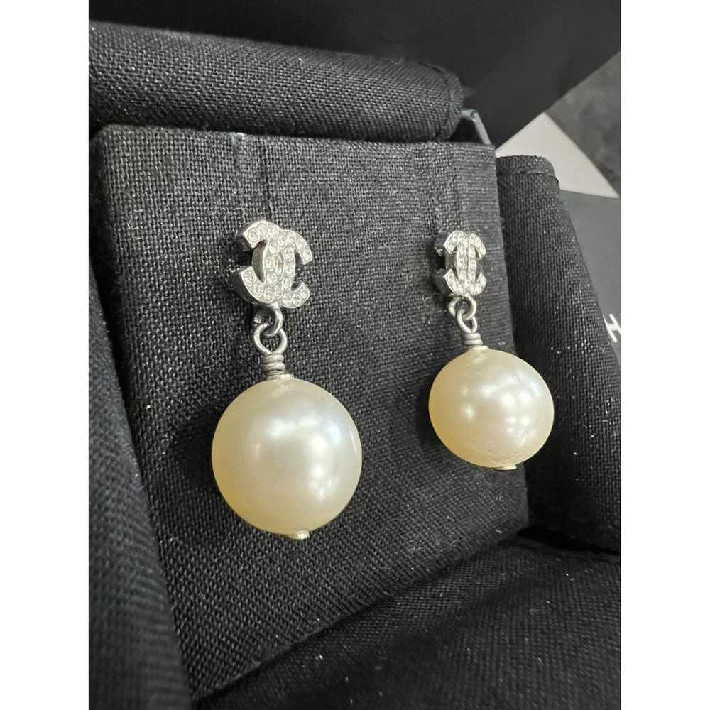 Chanel Cc pearl earrings - image 3