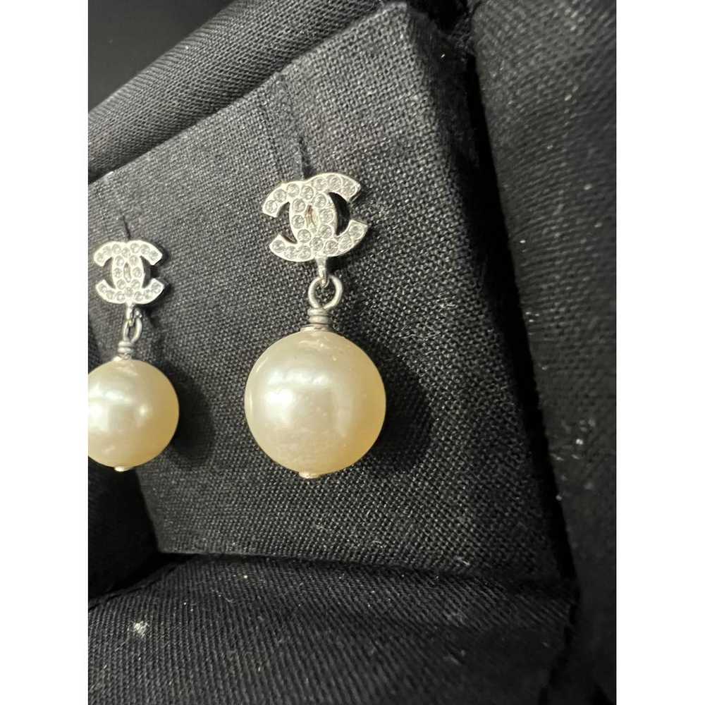Chanel Cc pearl earrings - image 4