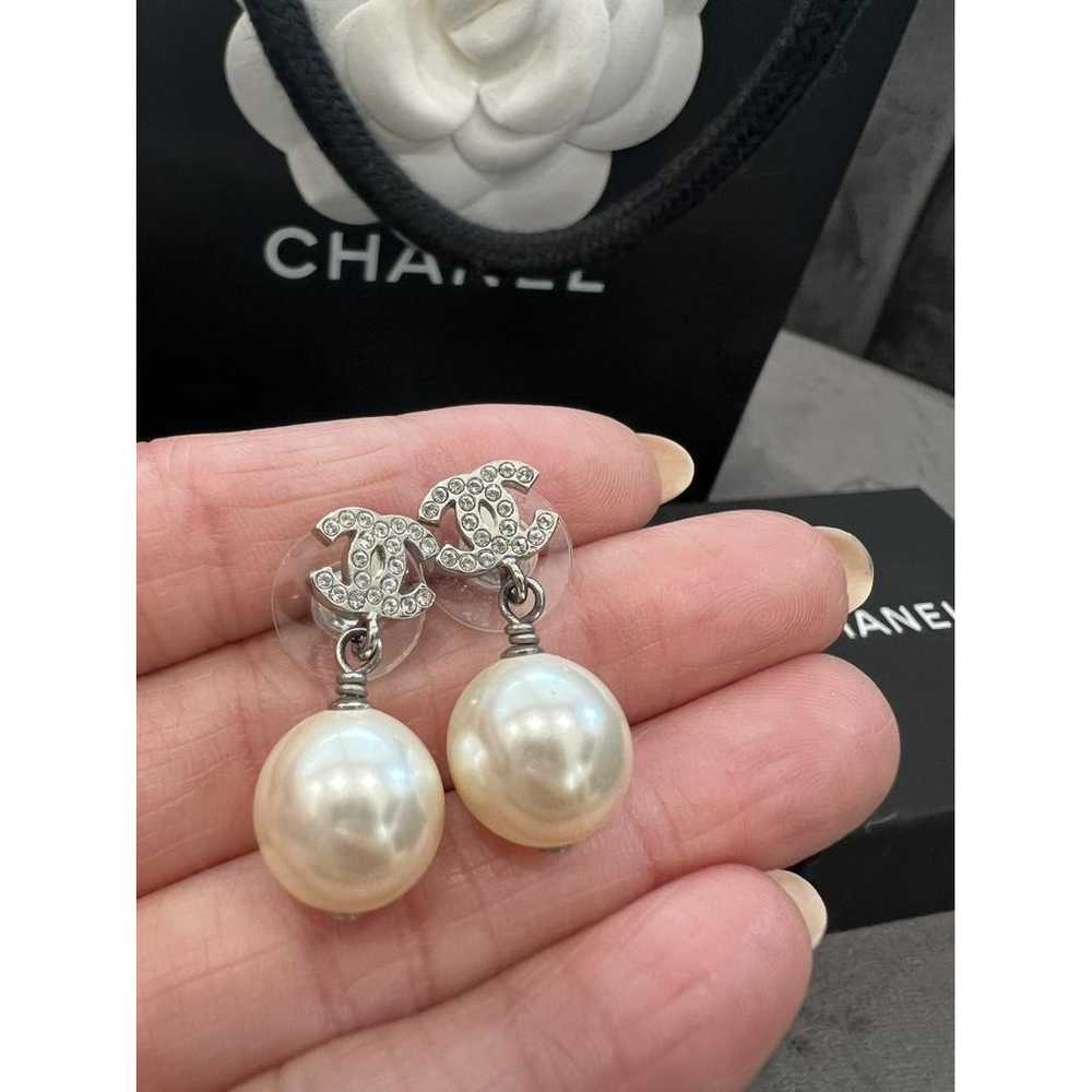 Chanel Cc pearl earrings - image 5